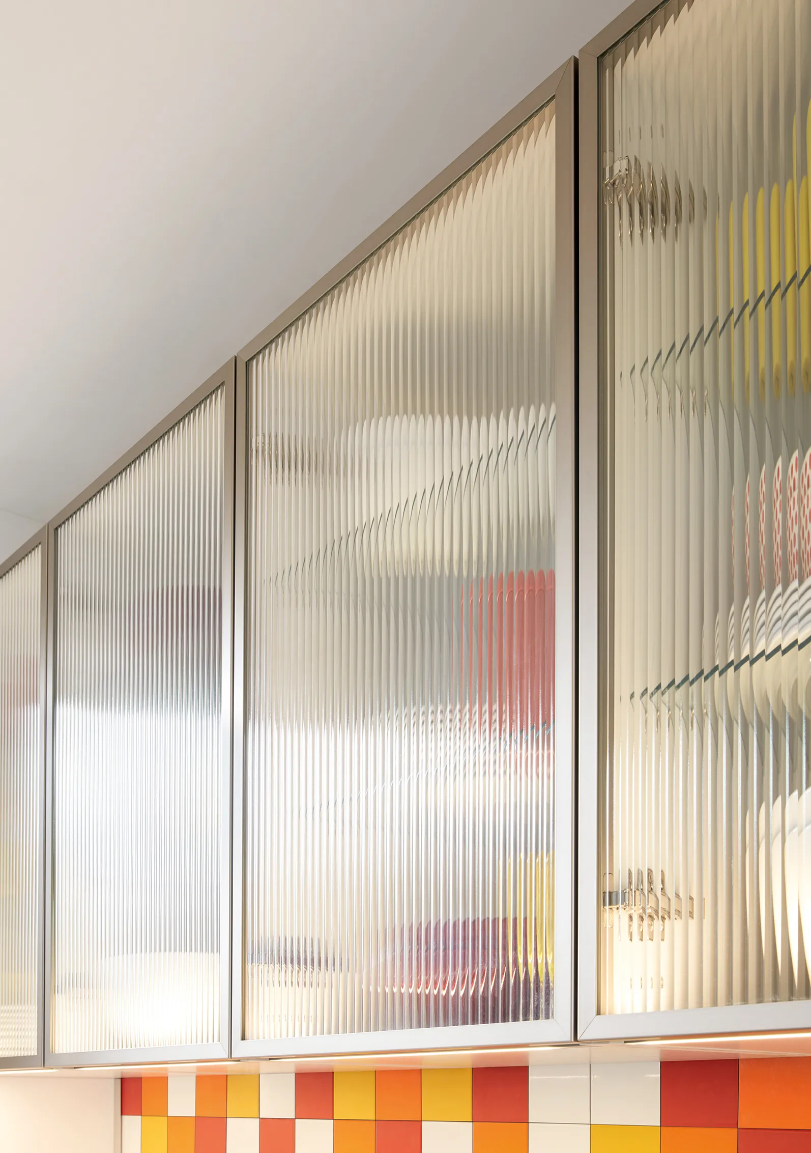 ELB-K025_Glas-OS.webp
